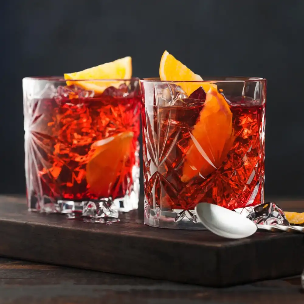 Negroni servido en barra